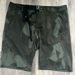 Fox hydro series hybrid board shorts size 32